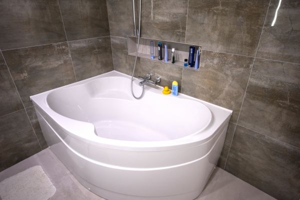 Large Bathtub Installation in Leesburg